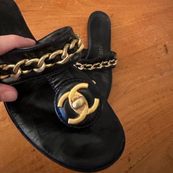 Chanel Vintage 90s CC turn lock chain thong sandals leather - Picture 7 of 14